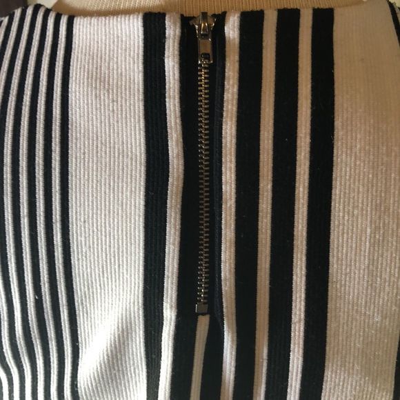 Bleuh Ciel size small sleeveless top.  Exposed zipper. Black and white stripes - Picture 4 of 12